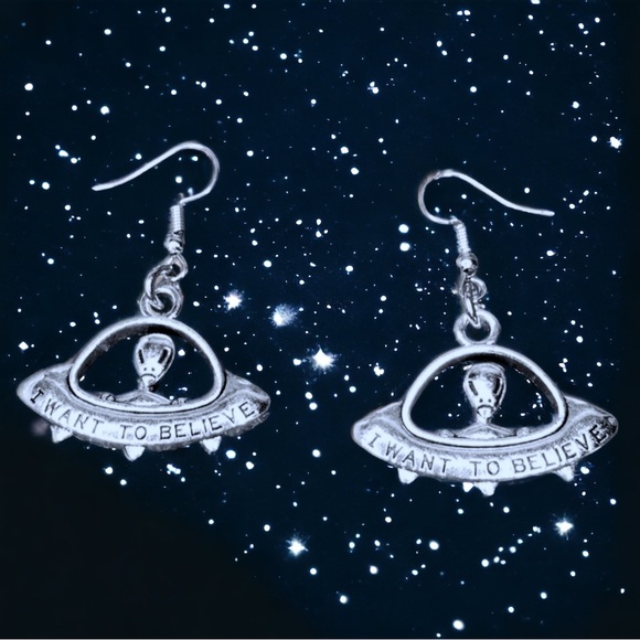 Alien Earrings - Picture 1 of 8